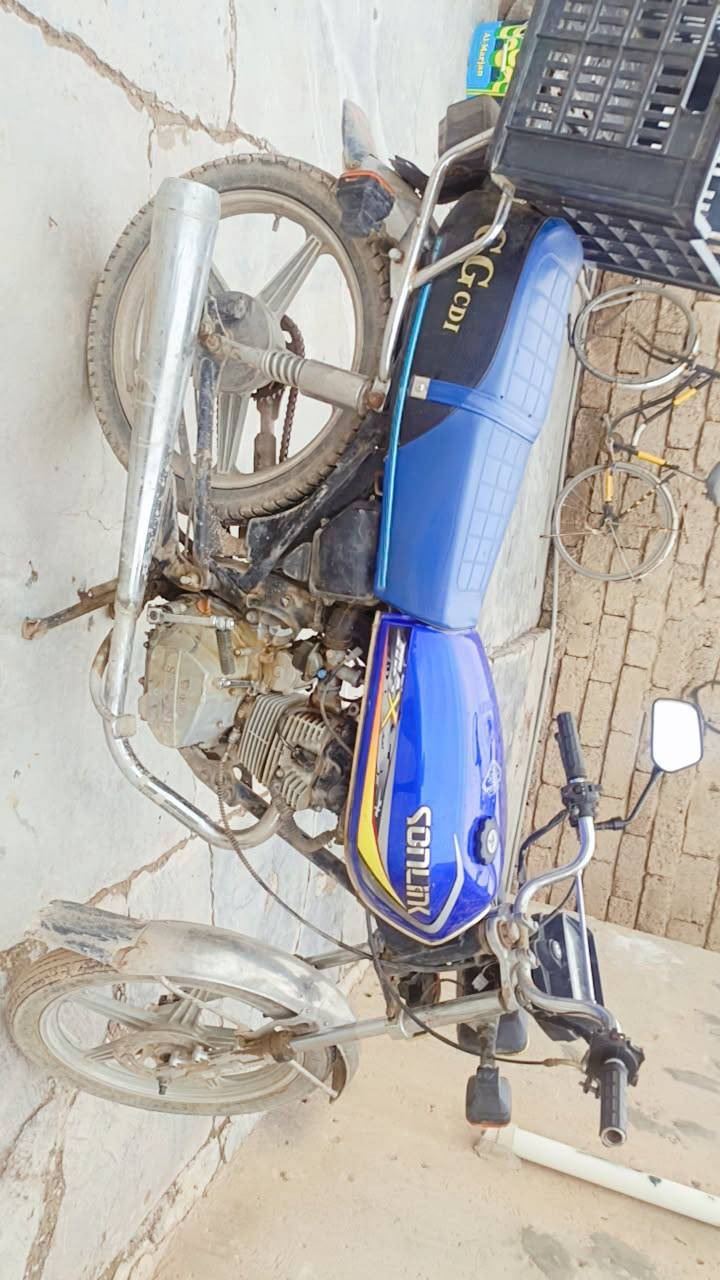 سلام عليكم اخواني دراجة سيفان موديل 20للبيع السعر خاص توصيل عل رقم ***********
