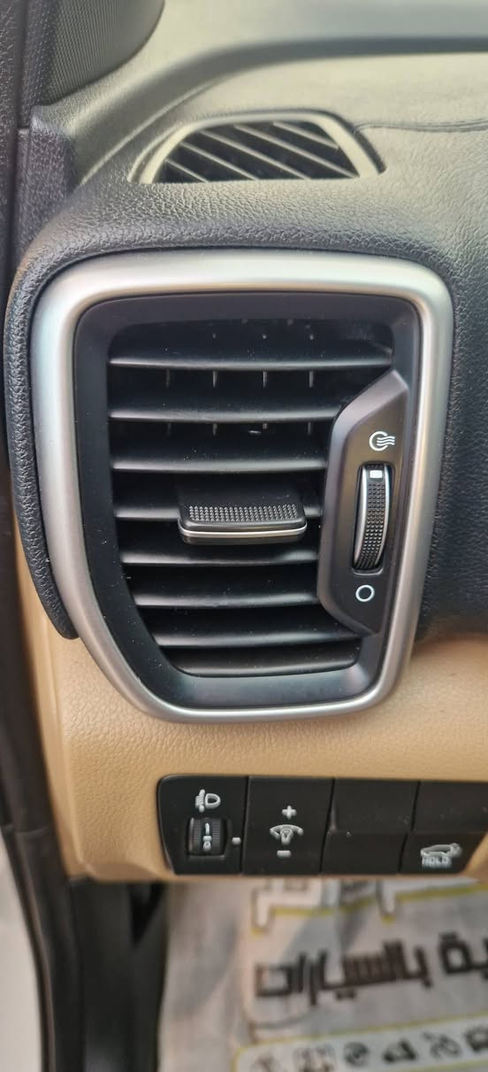 سياره للبيع كيا سيورتج خليجي ماشي  80 الف سياره فول واحد على واحد بس الباب الخلفي بي بارد بسيط موديل 2020 السعر 210 بي مجال الرقم ***********
