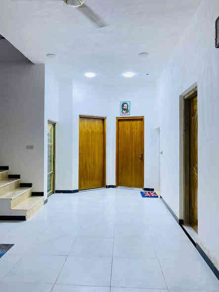 بيت طابو أسهم في شارع السفينه 250 متر بناء حديث السعر  148 وبيه مجال
يحتوي على ثلاث غرف صالة ديوانية مجاميع صحية داخلية وخارجيه مطبخ حار وبارد 
السفينة شارع مدرسة الواثق قرب مضيف هيئة سلطان القلوب
بناء حديث كافة الخدمات ماء+كهرباء+مجاري
رقم تلفون 
***********
