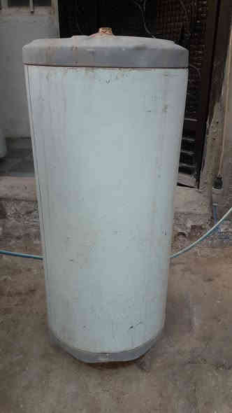 السلآم عليكم سخانات للبيع واحد جديد أبو ٨٠لتر بعده ممفتوح والثاني أبو ١٢٠لتر الأصلي  شرط الشغل حتى الهيتر ويا للبيع السعر  ٩٠الف  ثنينهم الكاظميه البوابه  ***********
