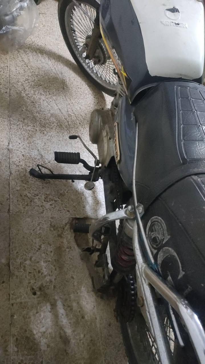 السلام عليكم ماطور للبيع بارت 5 تسعات ماطور شغال بس بي صوت بل أبيعك فحم في فحم 200 وبي مجال مكاني موصل حي الصحه بل ايمن الرقم ***********
