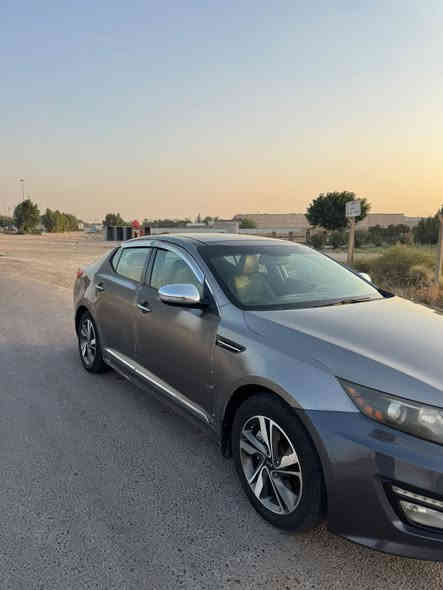 السلام عليكم اوبتما للبيع امريكي موديل 2013 بيها اربع قطع بدون دواخل بدون تبديل بجم كبس 
محرك 2400 محرك وكير مكفول سياره نضيفه مال بيت 
ماشيه 110 
السعر 98وبيها مجال 
***********
*********** كورك واتساب
