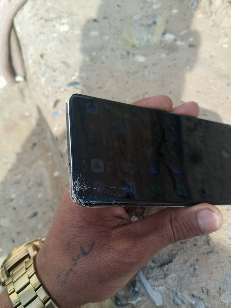 السلام عليكم جهاز الترا 11مي جهاز راقي اي عيب مابي غير هذا الفطر الي بل شاشه وكع من ايدي ذاكره 256رام 16يشغل 90فريم ببجي قفل 350للستفسار اكثر و التواصل واتساب ***********
