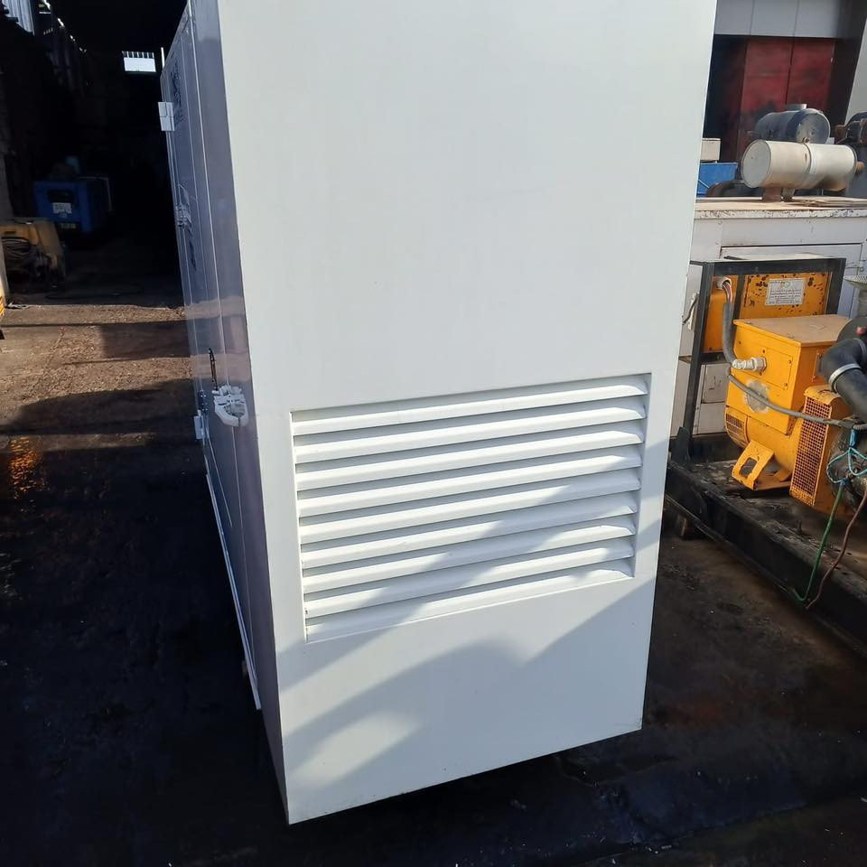 #مولدات_كهربائيه 
مولد بيركنز 3 سلندر سوبر كاتم جبيلي نضافه 90% شرط الشغل والحمل نظام حمايه كامل ونظام تشغيل ذاتي 

📍التوليد 50 KVA لوري سمر 
📍السعر خاص او اتصال بالرقم التالي 

العنوان اربيل الصناعه الجنوبيه 
للاستفسار  واتساب(***********) يوجد توصيل لجميع المحافظات 🚛
