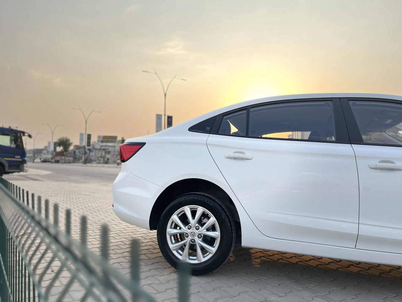 ئێم جی 2025
زەمانی شەریکە 
تۆماتیک ناوزەردە 

ڤۆلیۆم کارەبایی تەنها 9هەزار ڕۆشتوە 

تەهات یەک بست ژێر دۆسیەکەی کارتە  تابڵێی جوانەکەمڕۆشتوە

***********-***********
