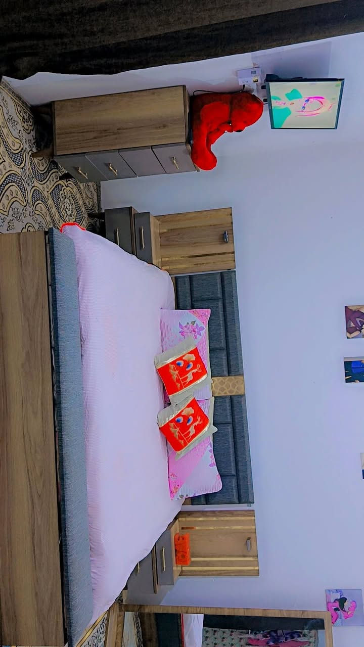 السلام عليكم غرفه  نضيفه مابيه اي ضرر هيه او الدوشك الجربايه مخزن سبع قطع السعر ب900// *********** العنوان ديالى شقراق
