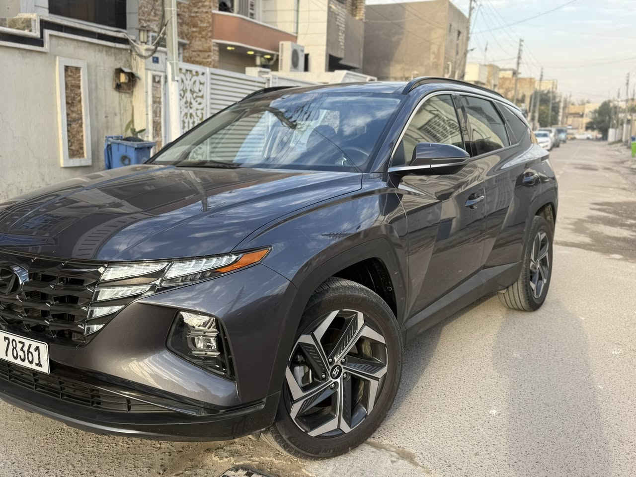 السلام عليكم 
هونداي توسان 2024 فول هايبرد
محرك 1600 تيربو 
حادثها تخريب كسر جامه اماميه وكسر شاشه المس الوسط 
وشخوط خارجيه بسيطه السياره مبولشه وكامله 
وشخوط بالدشبول 
السياره برغي مامفتوح بيها 
ماشيه 28 الف 
كشنات جلد 
كشنات تدفئه تبريد جميع المقاعد
كرسي كهربائي 
جنطه كهربائيه 
سقف بنرامه 
السياره مكفوله من البارد والصبغ والتبديل 
حساس ورادار 360 درجة 
السعر 20.500$ 
وبيها مجال بسيط جداً 
للاستفسار: ***********
