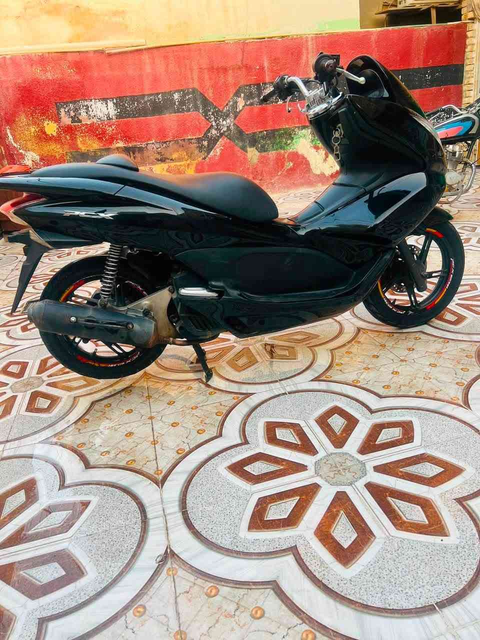 السلام عليكم pcx جيل اول لبيع مفتوحه مرا وحده ودراجه خير من الله ونضيفه مكينه ١٥٠ حساس ازدحام واستاند يشتغلن مع ثنينهن السعر مليون ١٠٠ للاستفسار ***********مكاني كوت
