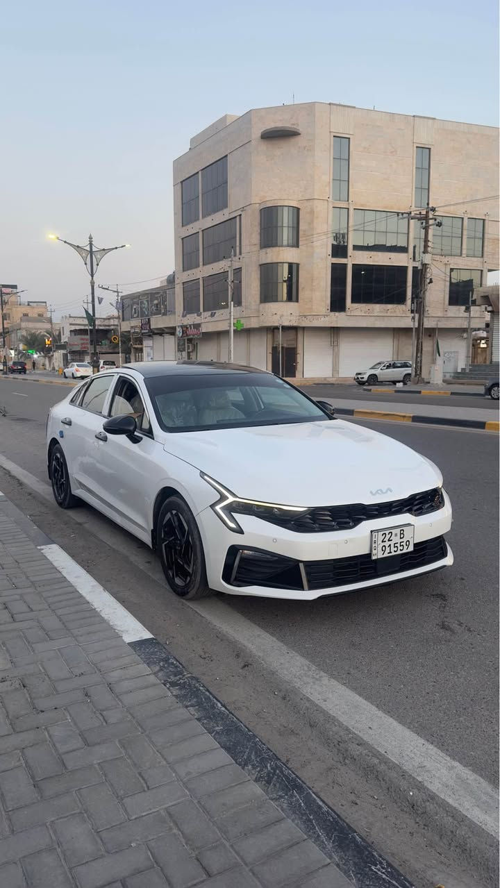 K52024 خليجي الشكل الجديد رقم اربيل باسم شركة وكالة باسمي 
فول مواصفات بنوراما داخل خشب+ بيانو بلاك اوتو هولد سايد بريك دكمه ترحيب مري شفط تبريد قطعتين 
محرك 2500  كير at 8 نمر
صار بيه حادث جداً بسيط باب نفس الون ومكانات بارد ناشر صورت الحادث 
ماشية 35 الف على وضع الوكالة اخت الزيرو 
السعر 197 مجال جداً بسيط حك الجيه فقط 
*********** البصرة, العراق
