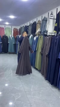 جوبة شاز • تلاري آلتون • ملابس