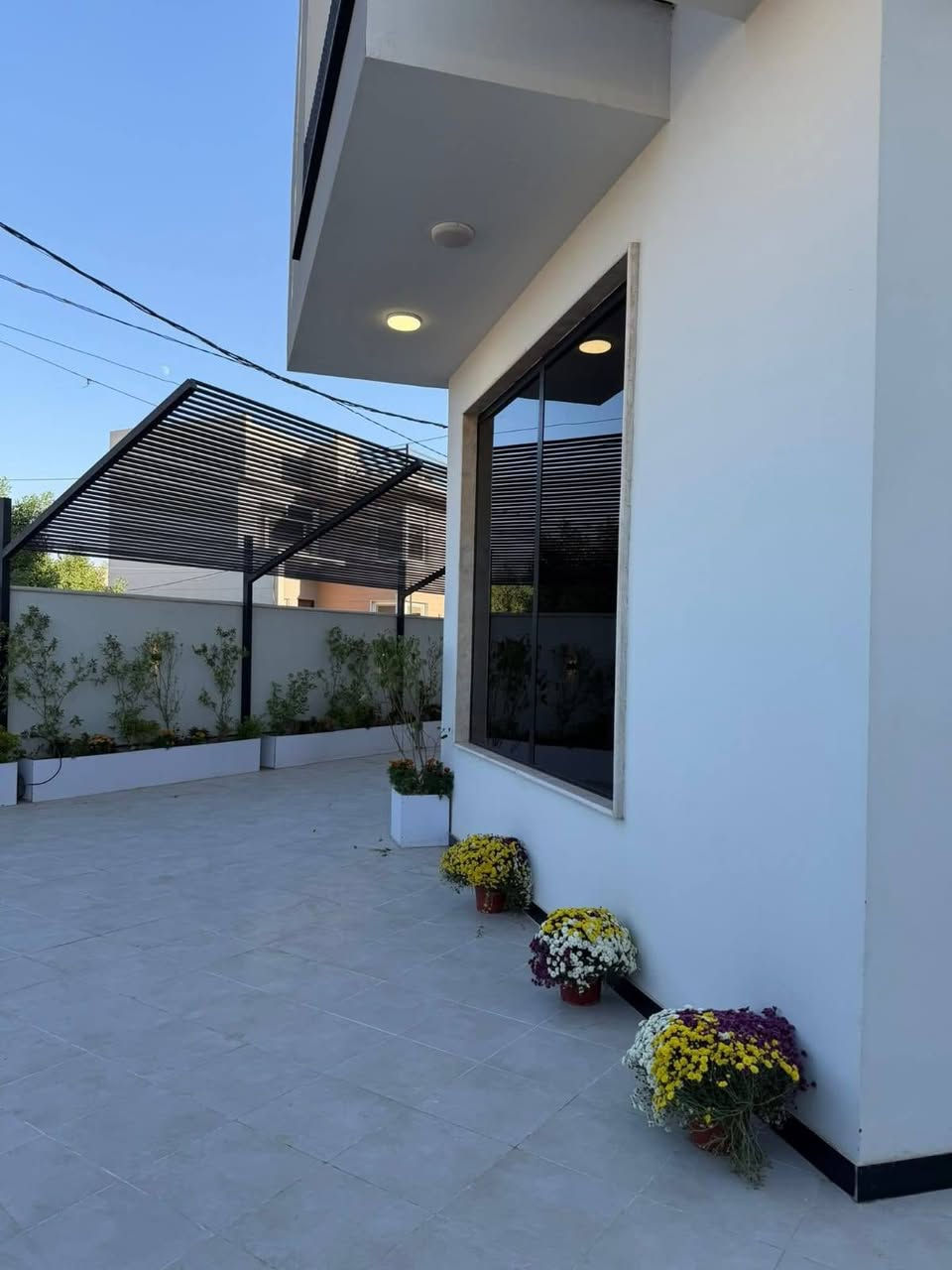 #دار_للبيع [ 500 م ركن ]
طابو زراعي سند ٢٥
#الموقع حله / زوير / سنتر ع الكورنيش موقع جدا مميز
يحتوي على 
5 غرف نوم 
مطبخ حار بارد 
صاله عدد ٢ 
4 حمامات 
#الاثاث / سبالت / كاونرات / دريسنك روم / بردات / لوحات / ثريات
سستم كامرات
حديقه داخليه
شلال داخلي
للاستفسار عن باقي التفاصيل والسعر 
يرجى الاتصال على الرقم
*********** مكتب أحمد الشمري
