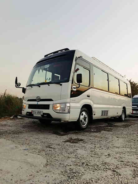 سلام عليكم كوستر للبيع 2018 سياره جاهزه متخسر عليهه ربع للستفسار ***********
