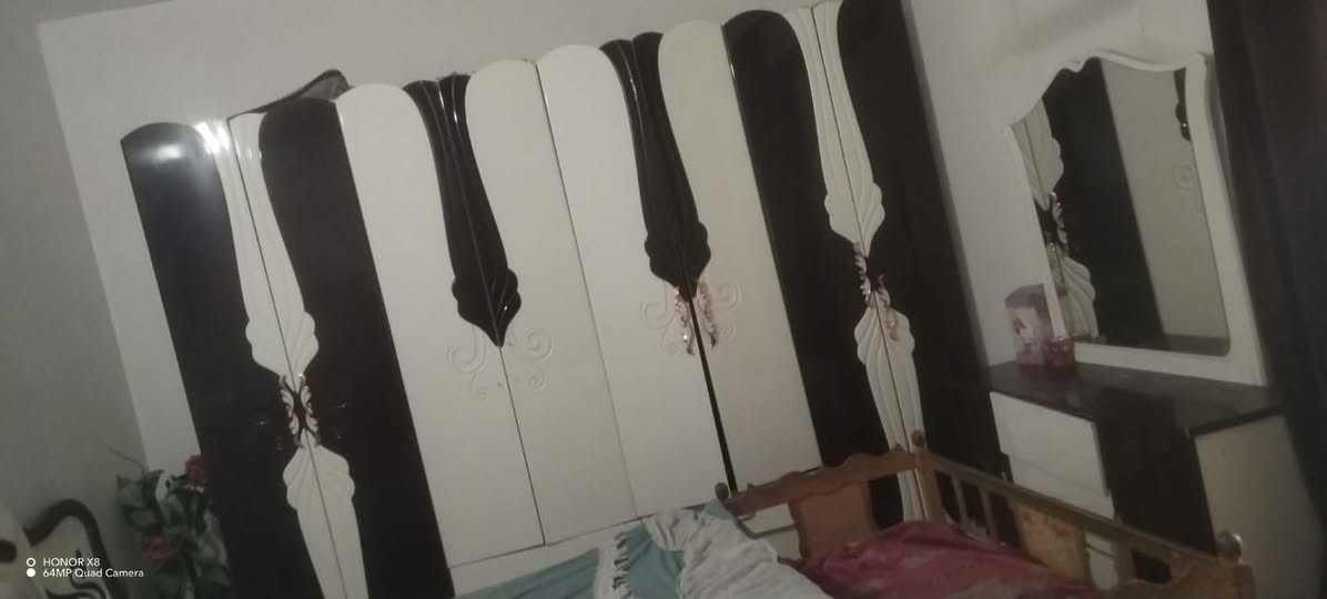 السلام عليكم
غرفة نوم للبيع كاملة بس الجرارات يحتاجلهن سكك 
السعر 250
المكآن الديوانية/قضاء السدير 
*********** واتساب
