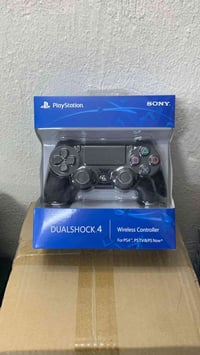 للبيع يده بلي 4 السعر 12 جديده واتساب 07733356562