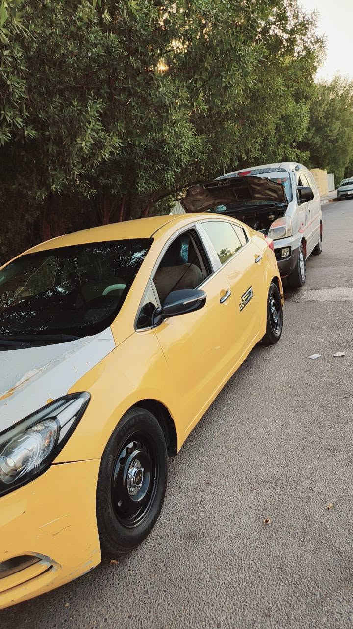 سلام عليكم كيا فورتي مديل 2015 بغداد حادث جاملغ وبنيد فقط سعر 100 موقع السيارة بغداد البلديات ***********
