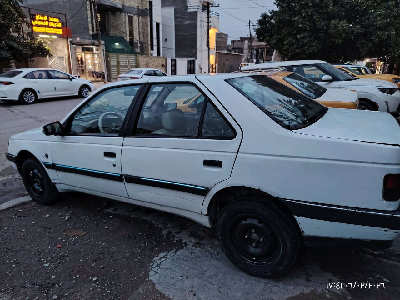 السلام عليكم بيجو جيلكس موديل 2009 ارقمه بغداد باسمي  سعر 30  وبيه مجال مكاني المشتل ما متواجد ع لفيس رقمي ***********
