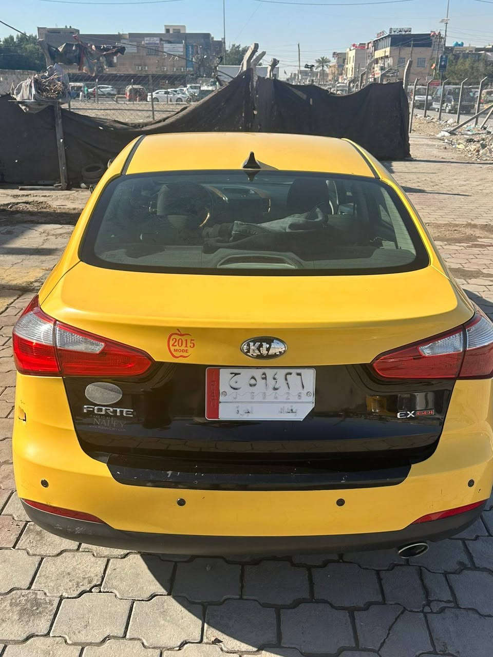 السعر 100
فورتي 2015 وارد امريكي حادثها بس خشم الجاملغ الامامي بدون دواخل خلاص شرط
محرك ٢٠٠ جي دي اي جديد مامفتوح ابلادي
صدر امامي خلفي جديد جاهزه للشغل
تبريد ثلج
مواصفات نص فول مري شفط 
مكاني حي اور قرب جامع الفردوس *********** بغداد
