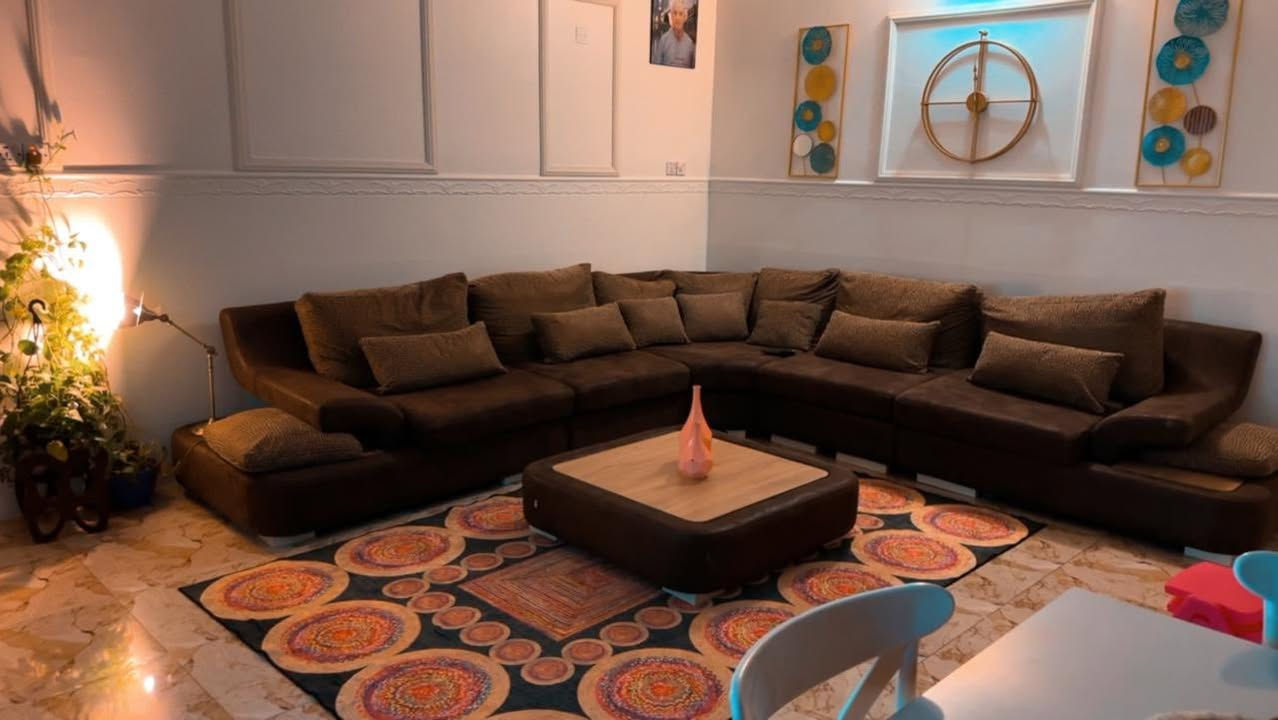 مشتمل ٥٠م واقع حال ٦٤ م واجه ٦بناء ٢٠١٩ نظيف طابقين الارضي مطبخ واستقبال وحمام والطابق الثاني غرفة سويت كبيره وغرفه صغير وجاهز للسكن السعر ١٤٥ مليون بي مجال بسيط الموقع حي جهاد ٩٥ قرب السوق خلف صيدلية سالم العزاوي رقم الهاتف ***********
