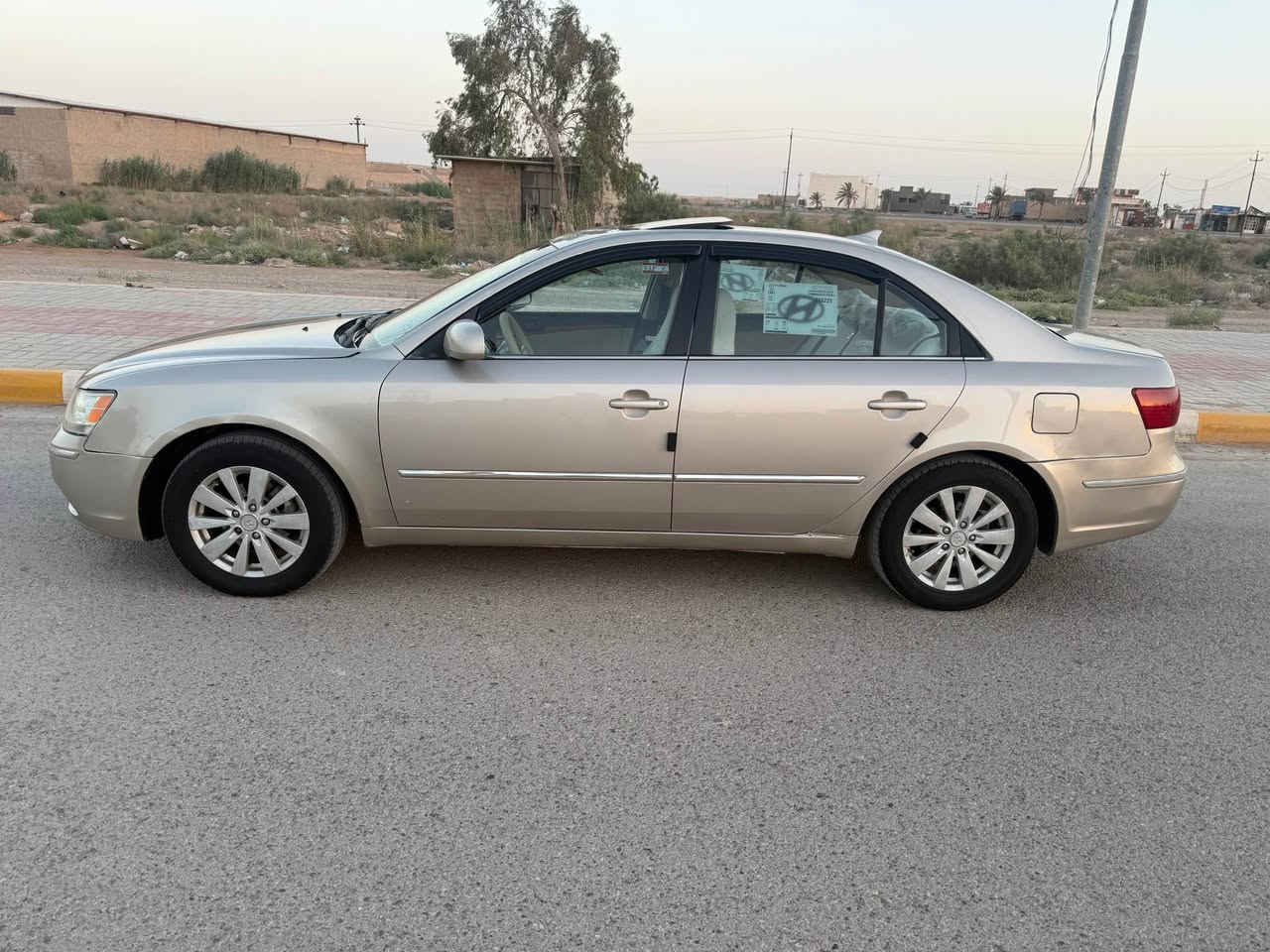 يالله السلام عليكم *********** هونداي سوناتا موديل ٢٠٠٩ وارد أمريكي ليبل واحد فول مواصفات حتى الكشن كهرباء رقم الأنبار تحويل مباشر سيارة حلوة وجاهزة من كلشي تبريد ثلج والتفاصيل موجودة بالسونار ويه الصور السعر  (  ١٠٩  ) وبيها مجال جداً بسيط رجاءً الشراي يتصل بيع نقد او مراوس حسب القناعة مكاني الأنبار الرمادي *********** الرمادي, الأنبار

