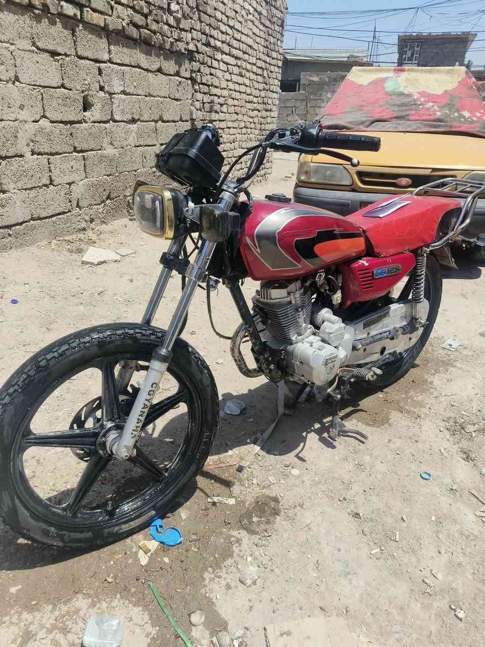 السلام عليكم دراجه إيراني مديل 22 الدراجه شلعه ومعدل فول تايرات جدد اوياله جدد نقص فقط الكهرباء كلها جديده بس ربط المحرك ناعم حلو بيع أو مراوس السعر 325 وبيها مجال مكاني بغداد الشعله ***********
