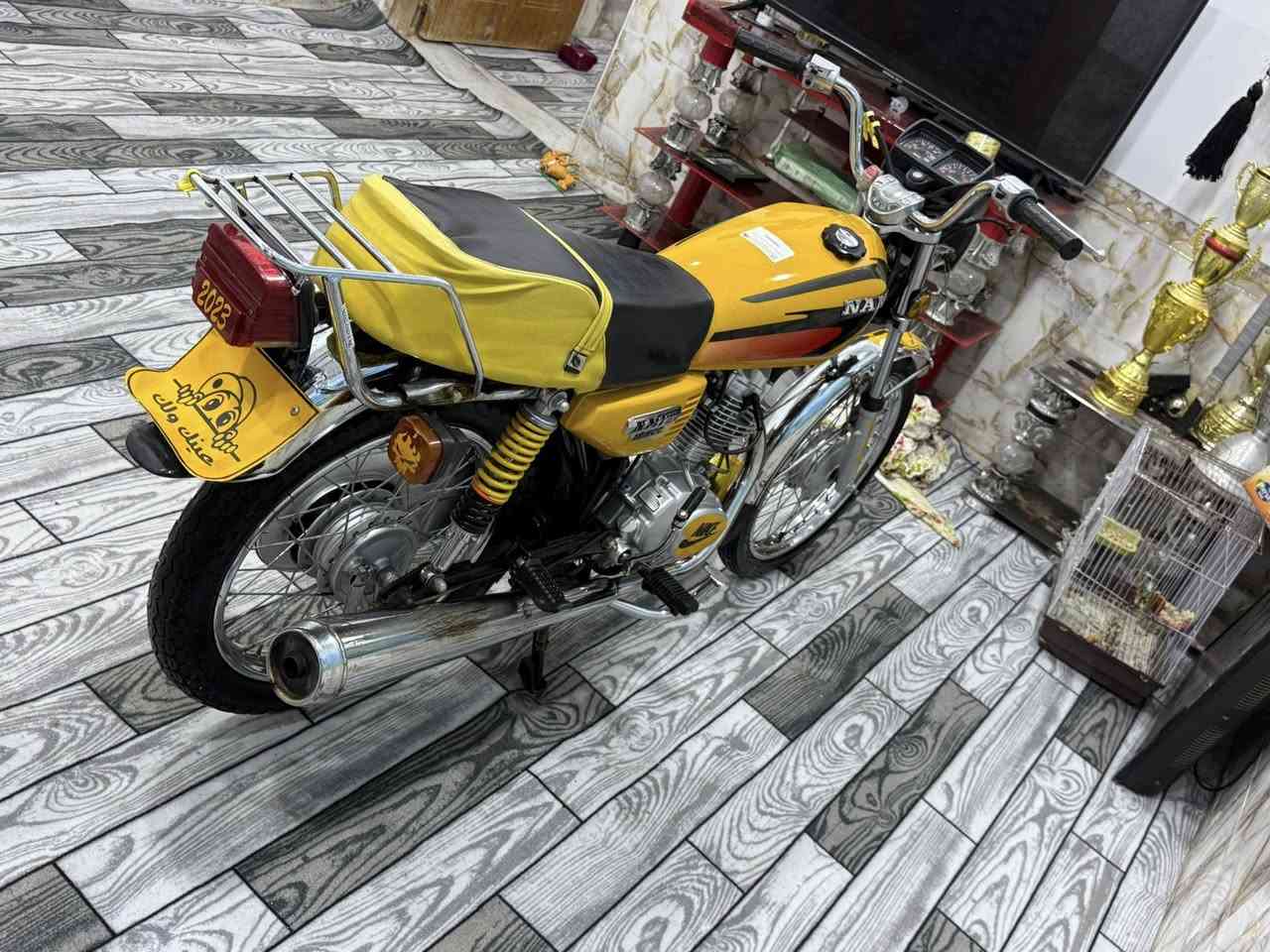 السلام عليكم /عليكم السلام
دراجه للبيع رقم موديل ٢٣
مفتوحه / لا ما مفتوحه 
الون اصفر رقم وسنويه
مكاني بصره قضاء المدينه
رقم بصره اقرا تفاصيل وخابرني 
السعر مليونين و٢٠٠ الف 
وبيهه مجال قليل***********
