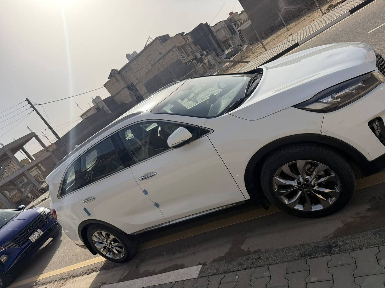 سلام عليكم سورنتو 
موديل 20 جديده ماشيه 130 اصل مال جناي 
رقم بابل كفاله عامه عدا بارد بسيط بجاملغ الأمامي 
6 سلندر 7 راكب 3 قطع تبريد ومواصفات ال20 كلها 
مكانها كربلاء للاستفسار :- ***********
