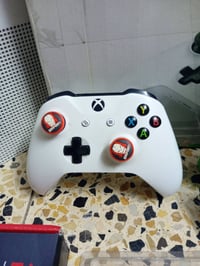 جهاز اكس بوكس ون اس الابيض مساحه 512GB   ويا كيبورد كيمنك وماوس كيمنك ...