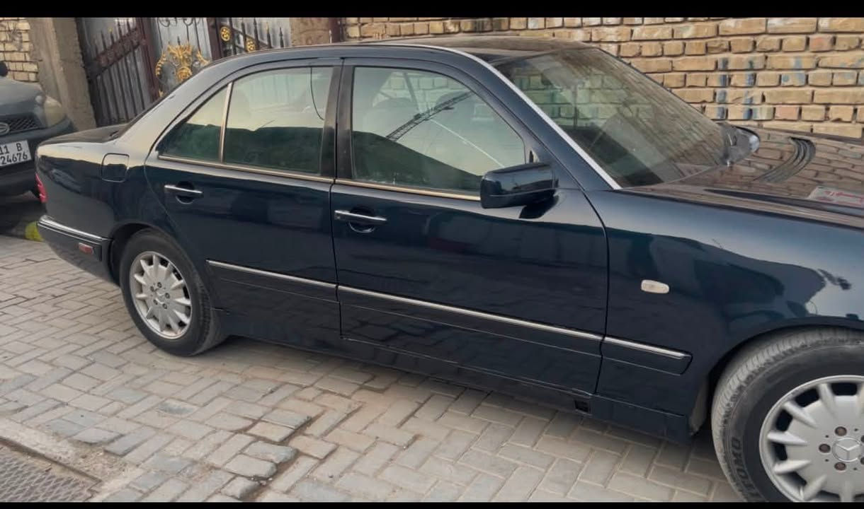 سلام عليكم 
***********

للبيع مارسدس ام عيون W210 

موديل ٩٦

صدر جديد 

صبغة كلش حلوة 

كشن كهرباء

فتحة سقف 
رقم بغداد بسمي شرط التحويل 
مكانهة بغداد 

***********

السعر ٧٢ بيهة مجال جداً بسيط
