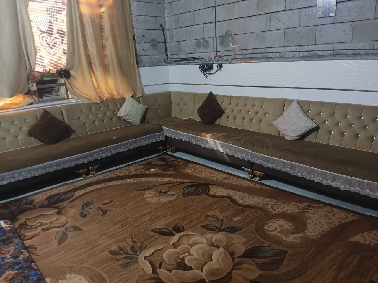 سلام عليكم تخم نضيف ديوان كامل مستخدم شي قليل اخو الجديد تفصال السعر 900 وبيه مجال الموقع ديالى جلولاء حي الشرطه نهايت السايدين رقم الهاتف *********** خناقين, ديالى
