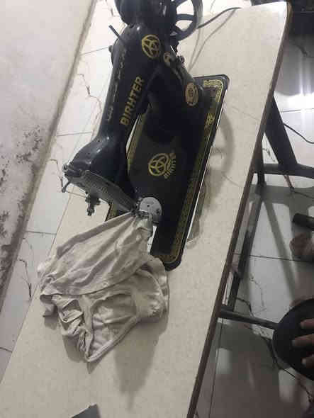 مكينة خياطة براذر اصلية شغالة على الفحص مكينة وماطور ودواسة وميز السعر ٦٥ الف المكان نجف حي ميسان ***********
