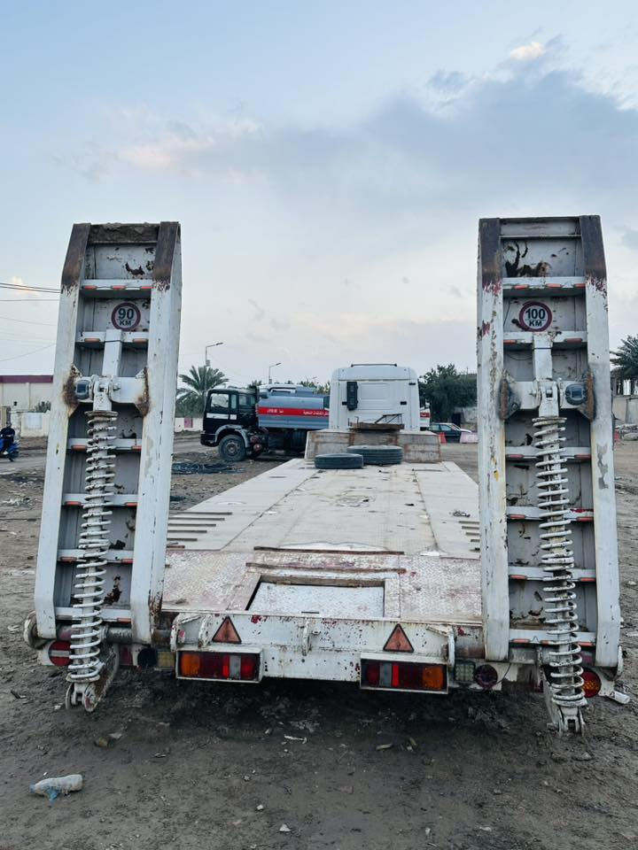 السلام عليكم
عربانه لودر للبيع : الطول 9 m والعرض 3.05m 
3 دنگير جوبلس برميل حجم التاير 17.5 
تخم تاير  ؛ بريك ؛ كهربائيات ؛ صينية حاصودة جاهزة للعمل ؛ مكفوله من كلشي . 

*********** 
موجودة بالديوانية
