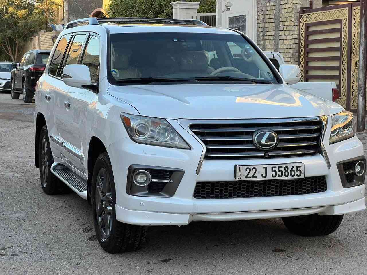 السلام عليكم 
للبيع لكزس 2014 بريم فول مواصفات
كفاله عامه بيها بيها ربع دعاميه خلفيه صبغ 
مكينه كير حداديه كفاله تخم تاير جديد
رقم ربيل بأسمي هزه وسنوية جديده
السعر 410 وبيها مجال مكانها بغداد السيدية 
للاستفسار ع *********** بغداد, العراق
