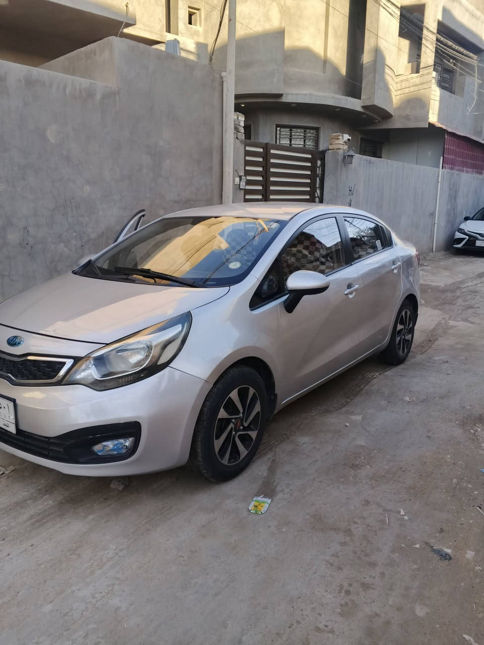 كيا ريو ٢٠١٣ رقم نجف محرك ١٦٠٠
مصبوغه حزام بدون ضربه شرط ع فحص 
محرك وكير مكفولات حداديه جديده تخم تاير جديد تبريد ثلج السعر ٨٥$ مكانه كوفه ***********

