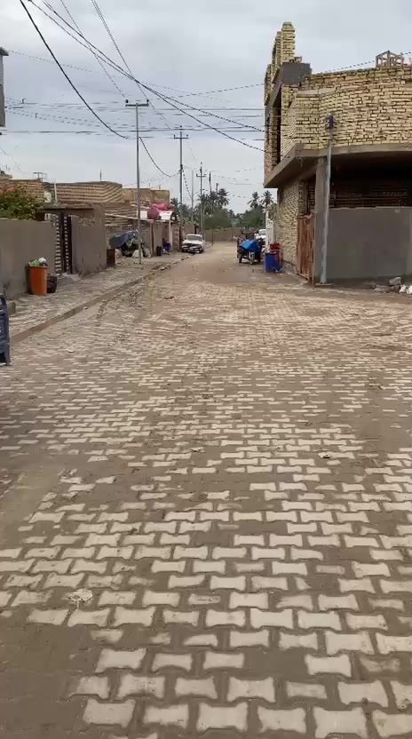 سلام عليكم 
بيت البيع طابو صرف
حي العسكري يم برج آسيا
تكون البيت من طابقين 
طابق الاول يتكون من غرفتين وصاله مطبخ مضيف
وطابق ثاني يتكون من غرفتين وصاله  
مساحه البيت ٣٢٠متر  إلا ستفسار اتصال على رقم *********** سعر مناسب
