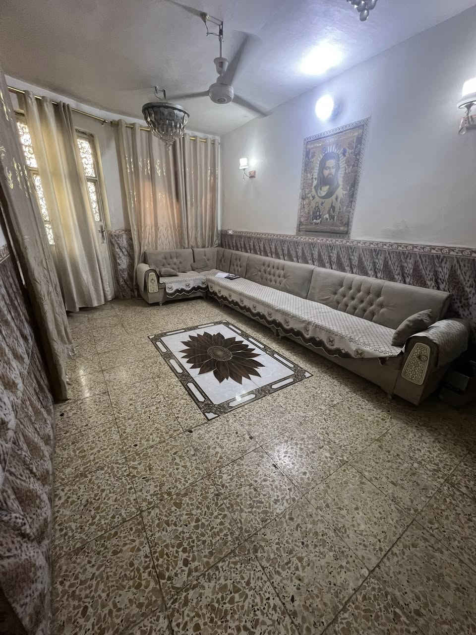 بيت طابقين للبيع مساحة 100 متر نزال 20 واجهة 5 يحتوي على ثلاثة غرف و استقبال
نوع العقار / زراعي سند 25 
العنوان / الرئاسة العبيدي- بعد شارع افران البتول قرب اسواق النخيل خدمات كامله تبليط /مجاري/ مستوصف /سوك / مسافه مشي عشر دقائق 

السعر  98 مجال. 

للاستفسار واتساب ***********
