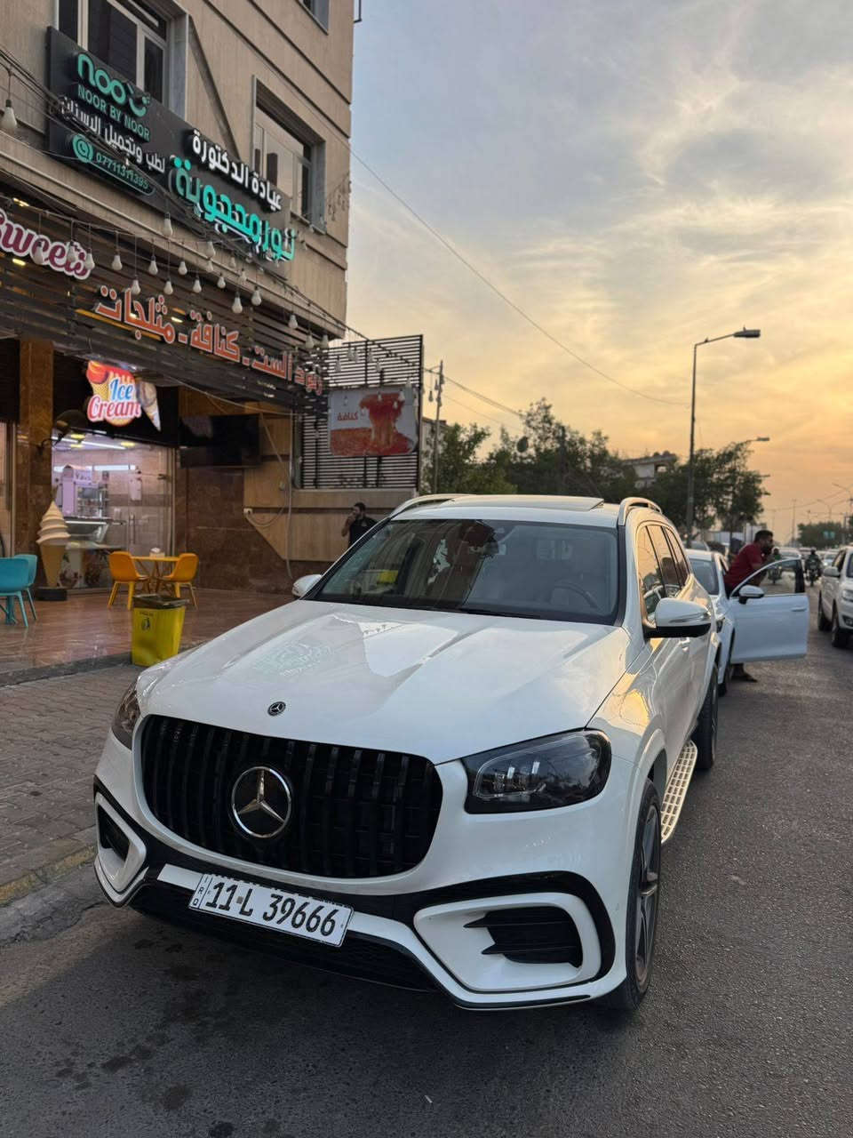 🖤 التصميم الخارجي
 • باقة AMG أصلية
 • اللون الخارجي: أبيض لؤلؤي
 • جنوط AMG مقاس 21 إنج
 • حالة البدي ممتازة — بدون شاصي ولغد وايرباك
 • مبدل فقط جاملغ جهة السايق ✅

⸻

📋 الحالة العامة
 • ماشية 60 ألف ميل فقط ⏱️
 • نظيفة جداً من الداخل


**إذا كنت صاحب هذا الإعلان وتريد حذفه لأي سبب، رجاءا أرسل رسالة إلى الدعم الفني**