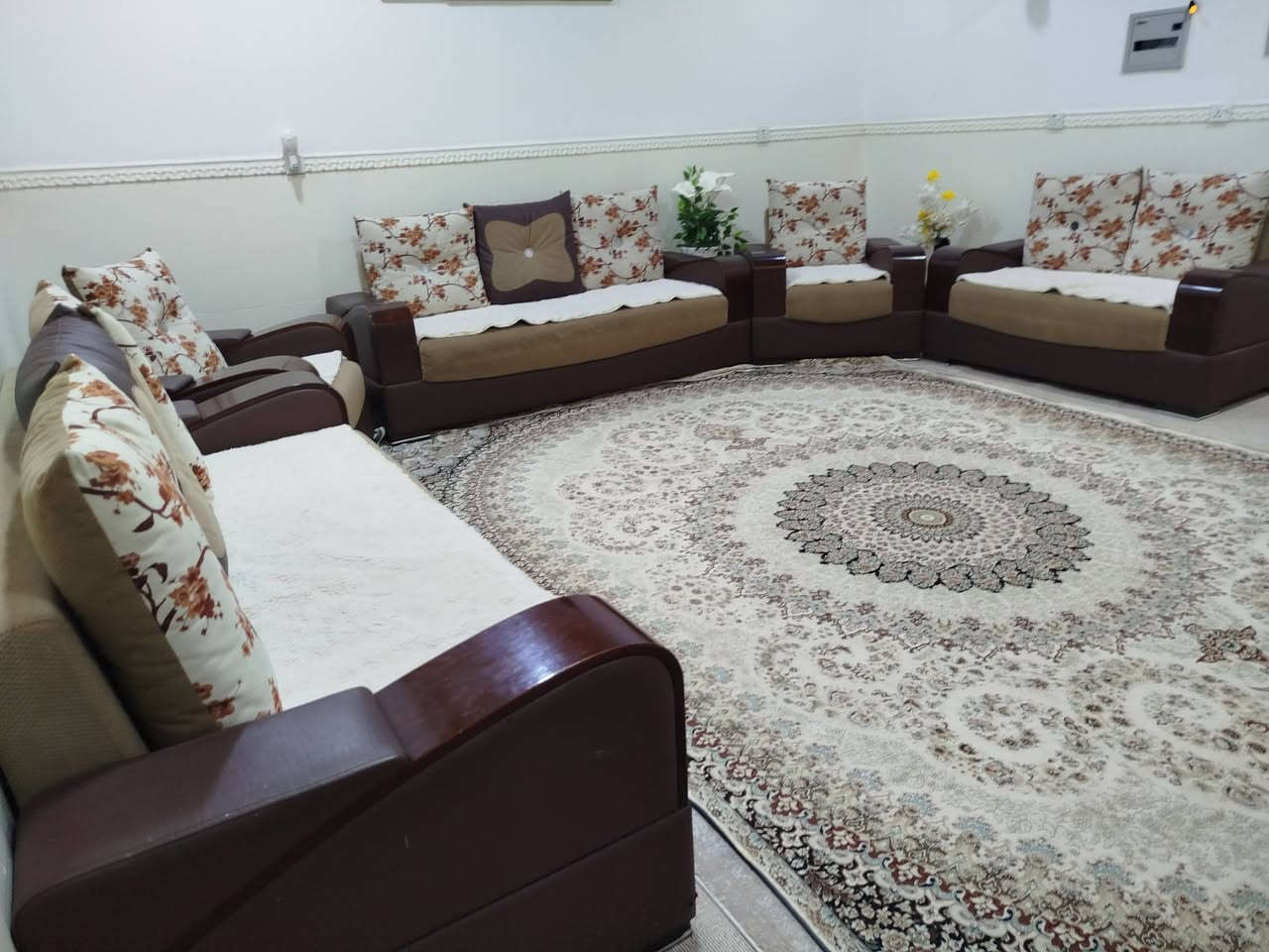 تاقم قەنەفە
نرخ 180 هەزار 
شوێن کۆیە
ڕەقەم ***********

