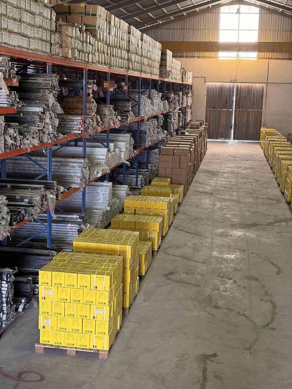 يتوفر سليكون اصلي نوعية درجه اولى وبمختلف الالوان
شفاف
ابيض
اسود
انترسات
شامباني
للطلب جملة يرجى التواصل عبر واتساب 
0773 063 3880
