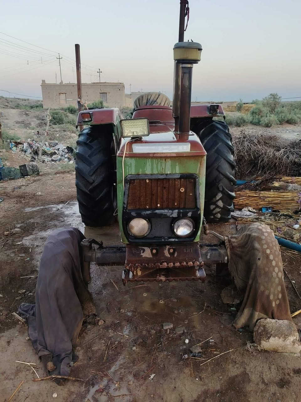 السلام عليكم كاروبه موديل 2002 جاهزه من كلشي حلوه ونضيفه بلاضافه الى فدان وخرماشه وباذره المكان ميسان قضاء قلعه صالح للاستفسار الاتصال علا هاذا الرقم ***********
