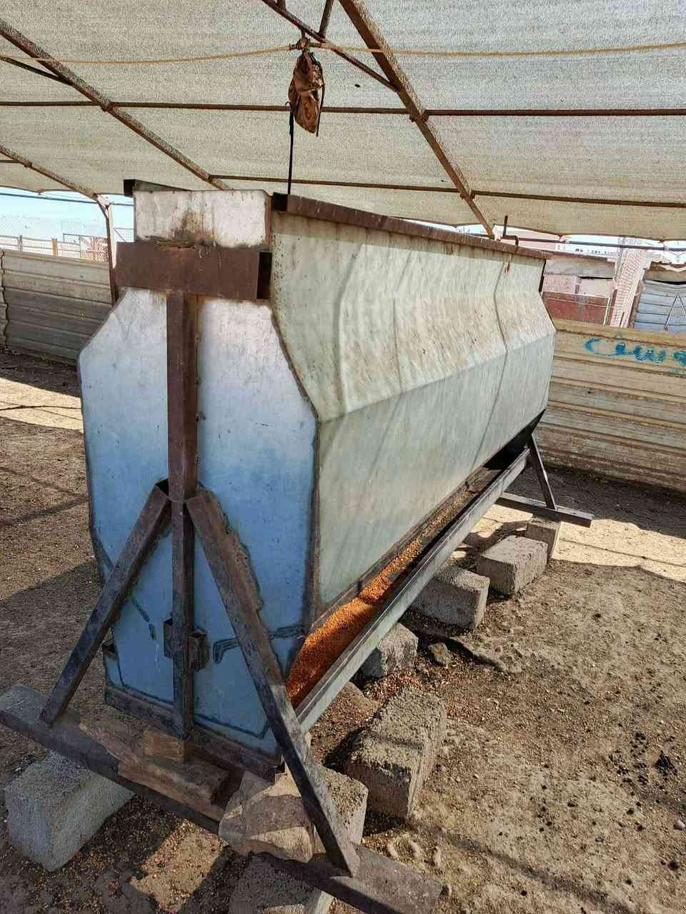 بداره للبيع ياخد طن علف اتصل على رقم او واتساب ***********
