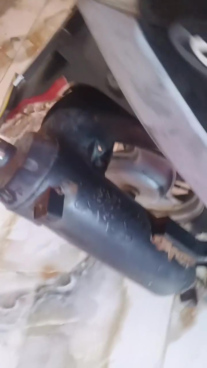 السلام عليكم دراجه للبيع ماكينتها مقفوله اعطيك شلعه وسرعه ومكينتها برغل وما مفتوح بيها السعر 600 وبيها مجال بسيط مجالها اللي يحب يراسلني هذا رقمي لا حد يراسلني والدراجه حاويه سالها شهرين من طالعه.     شرط العداد 120. ***********
