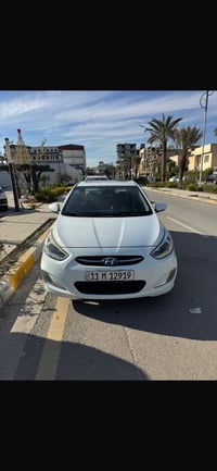 اكسنت للبيع موديل ٢٠١٥ والسياره فول مواصفات والسعر ١١٠ ورقه وبيها مجال...