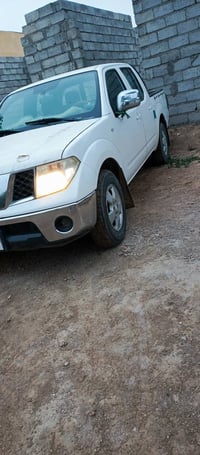 للبيع نيسان نيفارا (2009) كير عادي  6نمر الاستفسار 07821118985