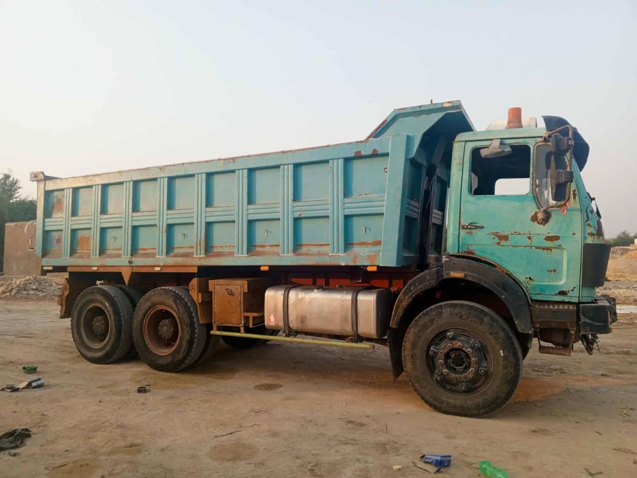 أعيد النشر بسبب الوعود الكاذبة السلام عليكم للبيع سياره 75 شاصي مكفول مجموعه جي أف مكينه 28 كير 160 رقم نجف ألماني  تخم تاير جديد استوني شاده سياره ماعايزه شيء حالين بالشغل السعر 220 وبيها مجال حق الجيه اتصل ***********
