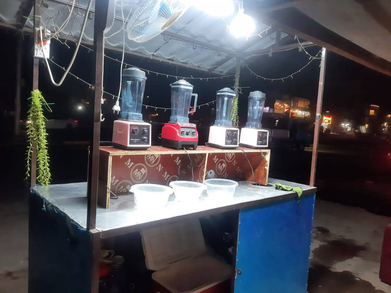البيع ميز عصايرتفصال جاهز هوه والغراض
مكان مدينة الصدر
***********
