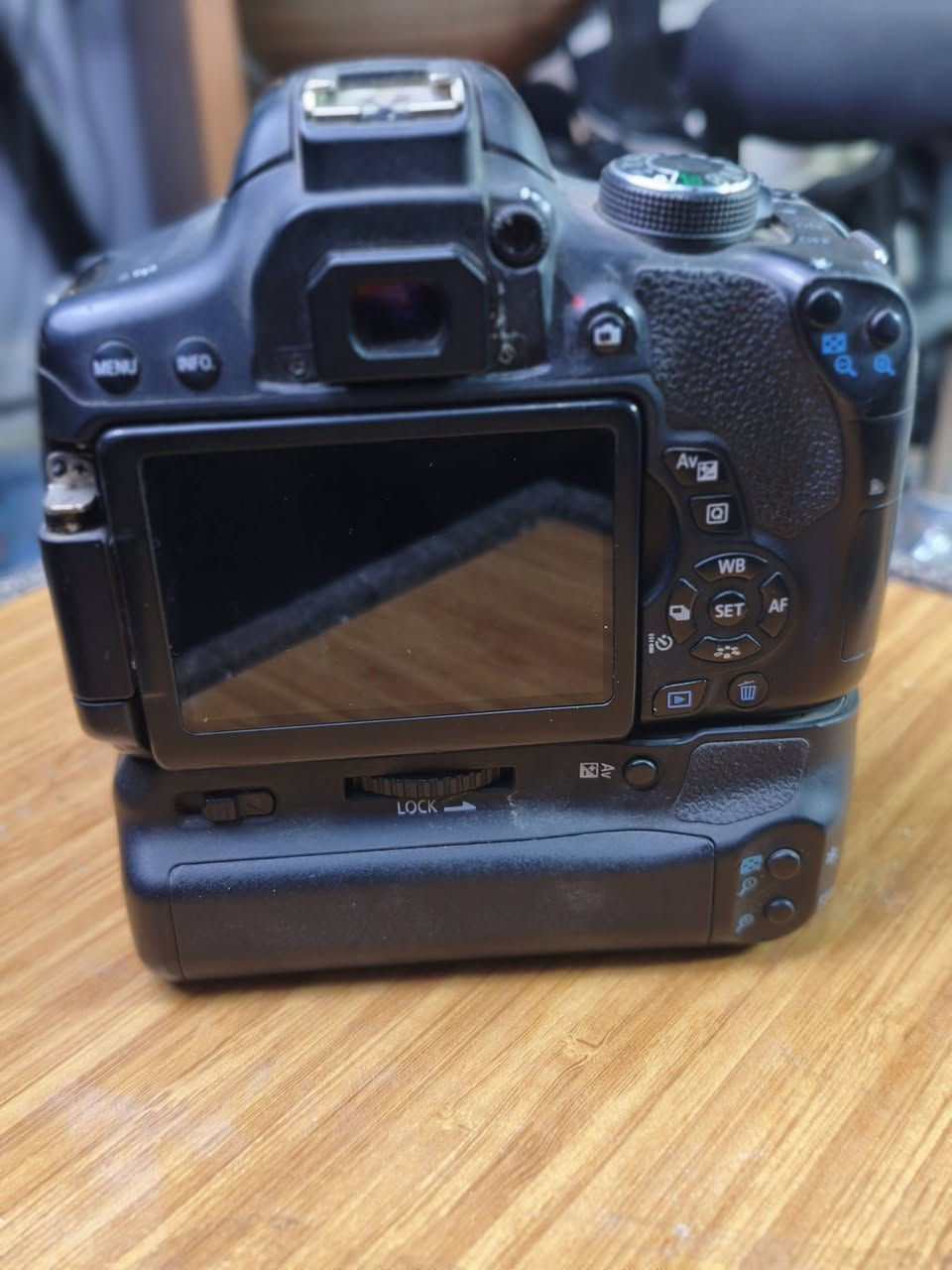 كاميرات للبيع
1 كاميرا canon 750D نظافة 85% 

شاشة قلاب لمس 

وياها عدسة 35 —270 

وياها رام وبطارية وشاحنة 

2 كاميرا canon 750D نظيفة لكن علطلانة شاشتها فقط شرط الشغل 

شاشة قلاب لمس

وياها عدسة 50 m ورام 

وياها بطاريات 2 وشاحنة 

وياها كرب 

3 كاميرا canon 400D فوتو فقط نظيفة وياها بطاريتين وشاحنة وعدسة 18— 55 

4 كاميرا Nikon 5300D

شاشة قلاب 

وياها بطارية وشاحنه 

وعدسة 70—300 

ورام وحزام 

ابعهم كلهم سوه السعر مليون و100 فقط مكاني الشطرة 

للاستفسار *********** يوجد واتساب
