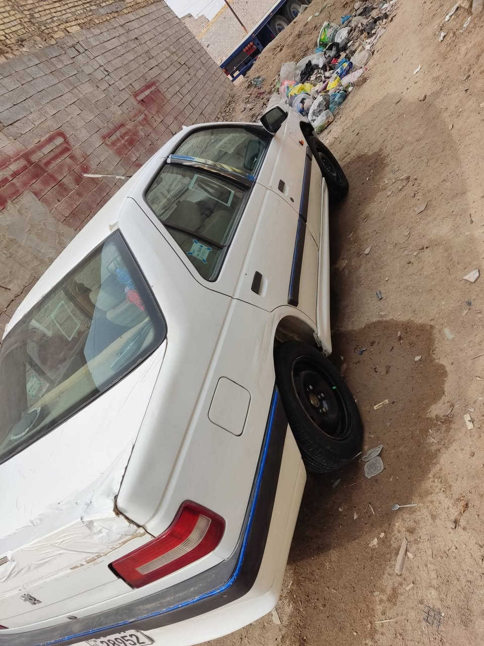 السلام عليكم بيجو 405 موديل 14 سياره مكفوله من الضربه والتبديل والصبغ مكينه كير حداديه وتبريد جدد  ***********
