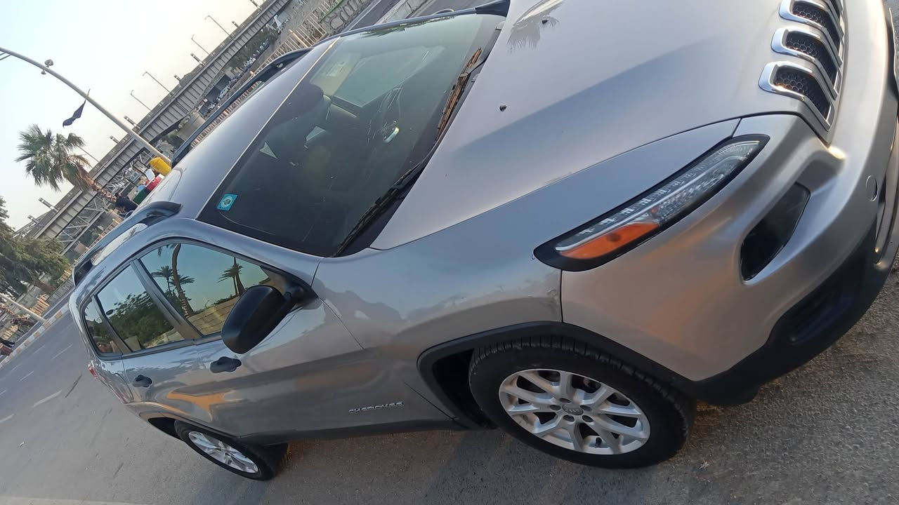 سلام عليكم 

جيب شيروكي بزون 

موديل 17 رقم بغداد 5راكب 

محرك.  كير.    تبريد.   #   مكفول #

حادث خفيف جامرلك فقط 

كير ### 9 نمر. ثكيل خفيف صعود نزول 

سياره ماشية ١٣٩## # 128 سعرها 

مكان ديالى بعقوبة....***********
