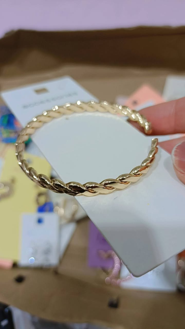 هلاو هلاو بنااات،مشروعي اكسسوار اوربي ( الماني) من اجود انواع الماركات العالمية ب طلاء فضة حقيقي ومي الذهب، طلاء ثابت / واسعارنا تنافسية.
/// سعر القطعة على 1000 دينار فقط 
توصيل متوفر لكل المحافظات حبايب😍🤍
محافظات/ 5000
موصل 3000


**إذا كنت صاحب هذا الإعلان وتريد حذفه لأي سبب، رجاءا أرسل رسالة إلى الدعم الفني**