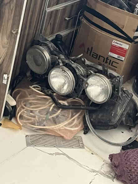 السلام عليكم غراض 500 بدي قديم تخم بيبان وقبق جنطه وبندي بجم عريض هوه وسمجه وعطرات كاملات ماصدات وارد أمريكي نضيفات كلش دركه تحكم شغاله بطاين خمسميه نضاف صطاب اكسنات نضاف دعاميه إماميه بلاديه نضيفه  مكاني الكوت مركز المديني ***********
